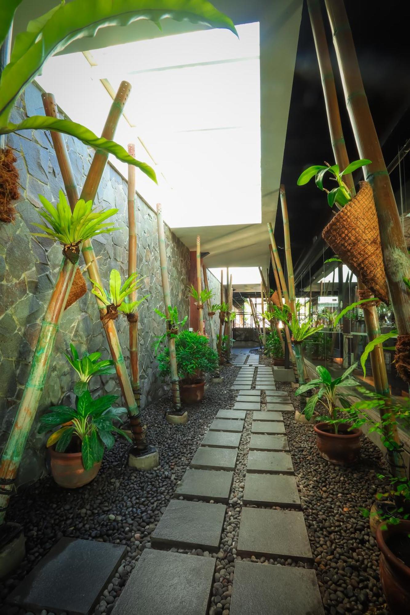 สวิส-เบลินน์ ซารีเปโตโจ โซโล Hotel Surakarta  ภายนอก รูปภาพ
