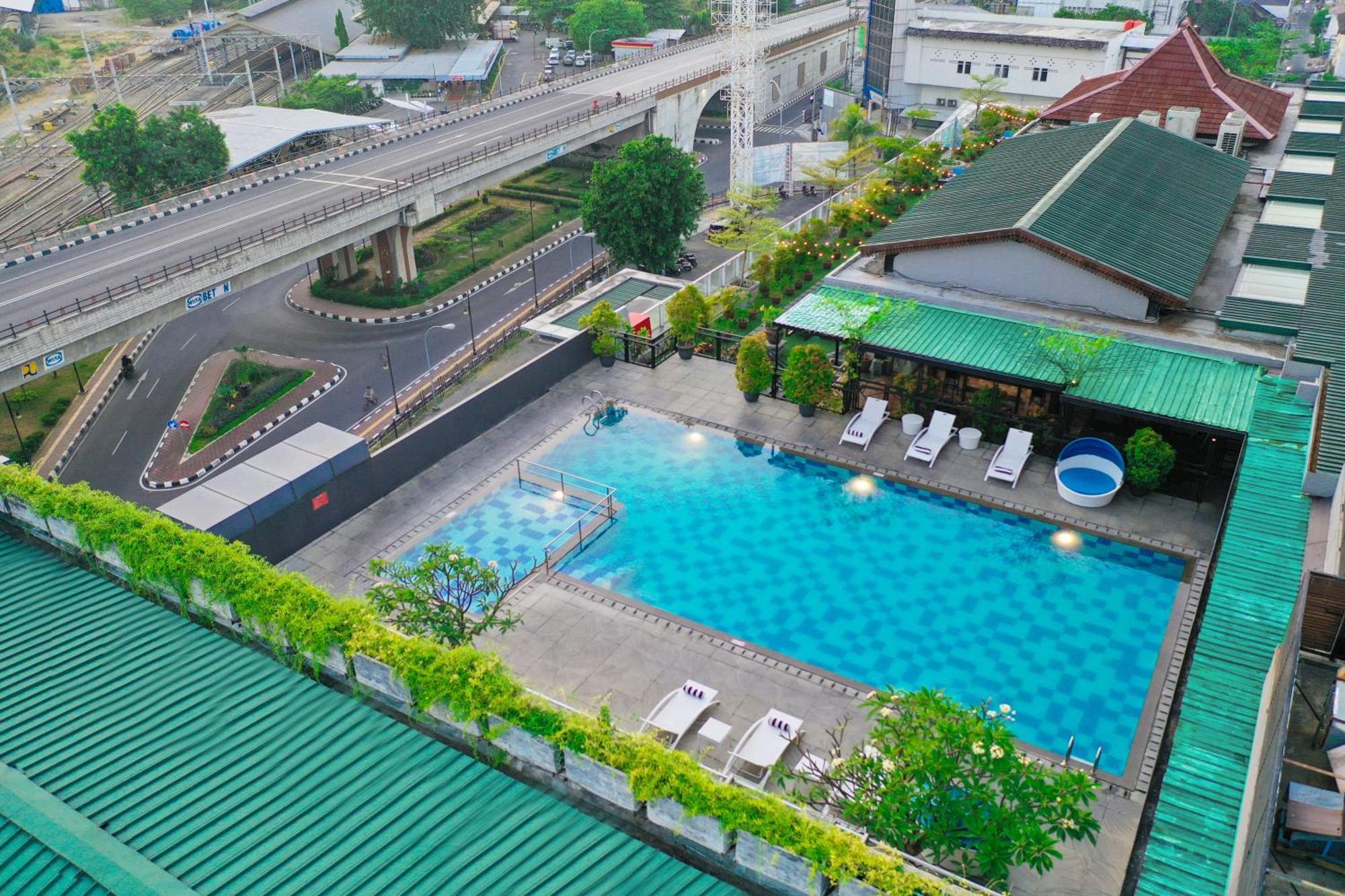สวิส-เบลินน์ ซารีเปโตโจ โซโล Hotel Surakarta  ภายนอก รูปภาพ