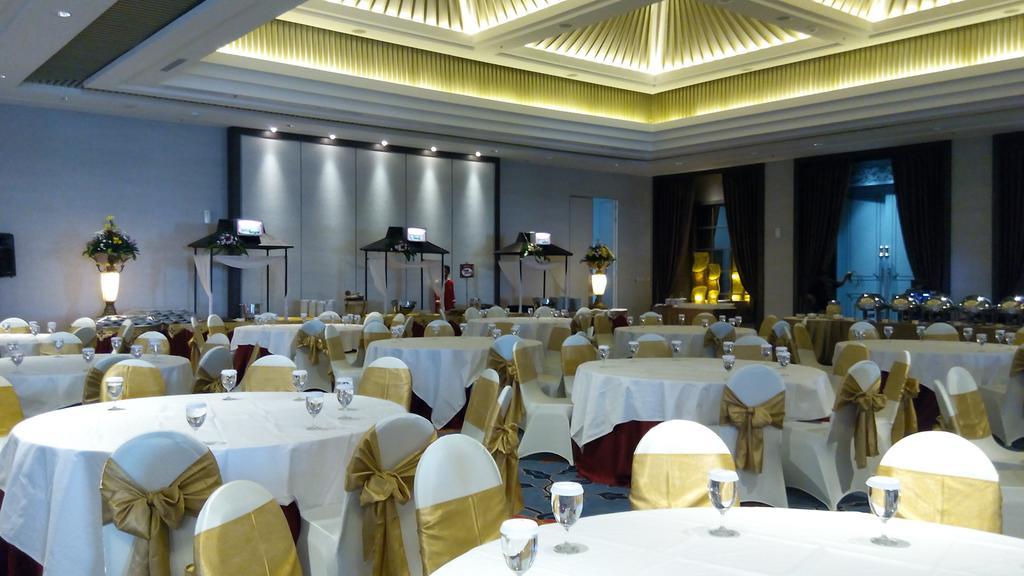 สวิส-เบลินน์ ซารีเปโตโจ โซโล Hotel Surakarta  ภายนอก รูปภาพ